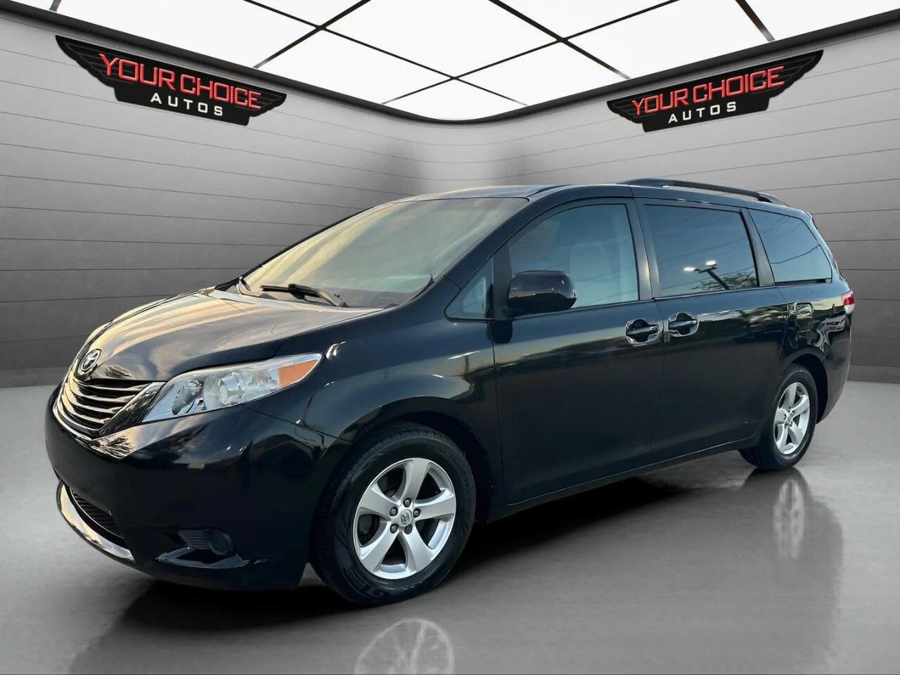 Used 2014 Toyota Sienna LE
