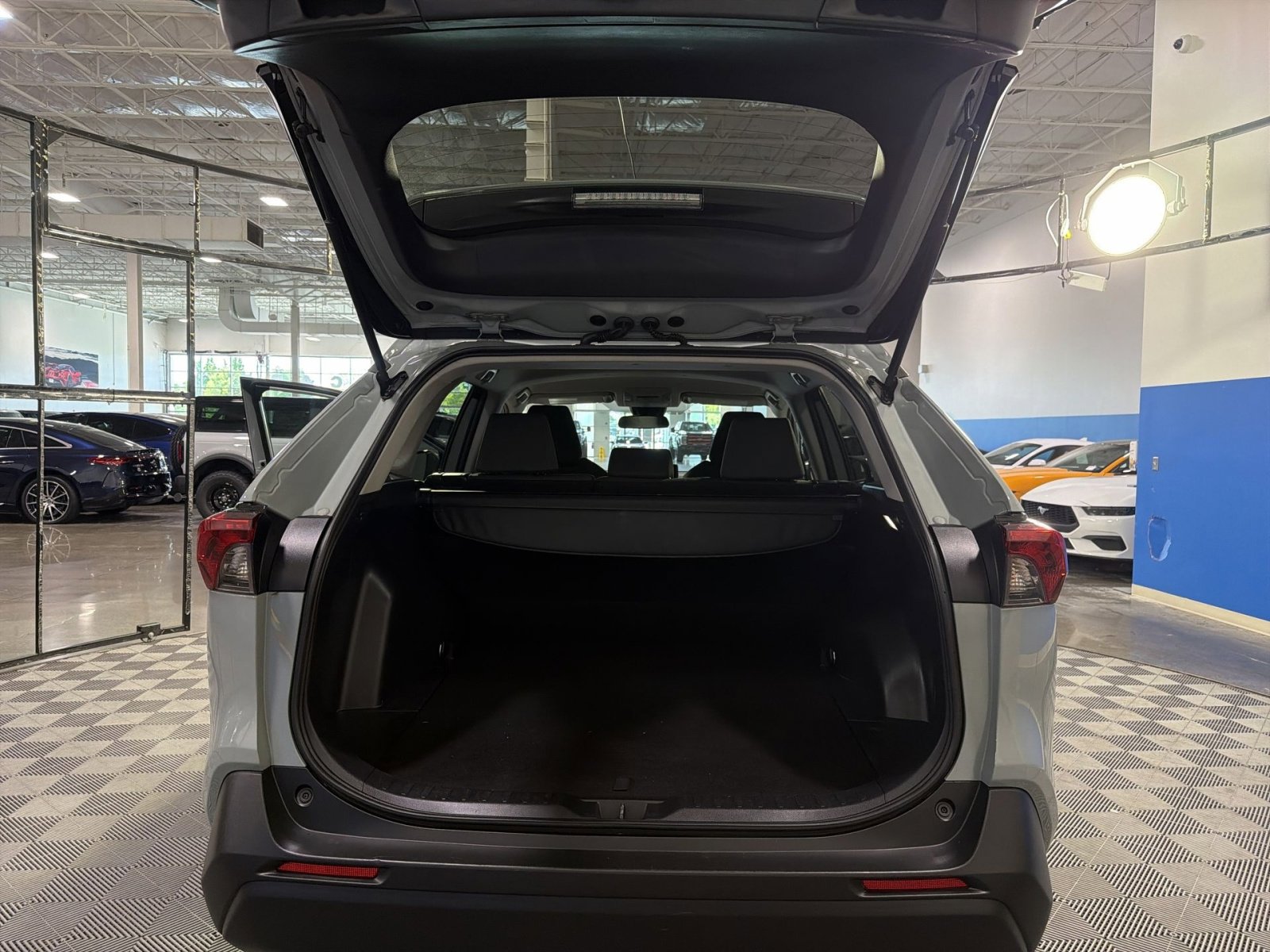 Used 2022 Toyota RAV4 XLE AWD/4WD image 29