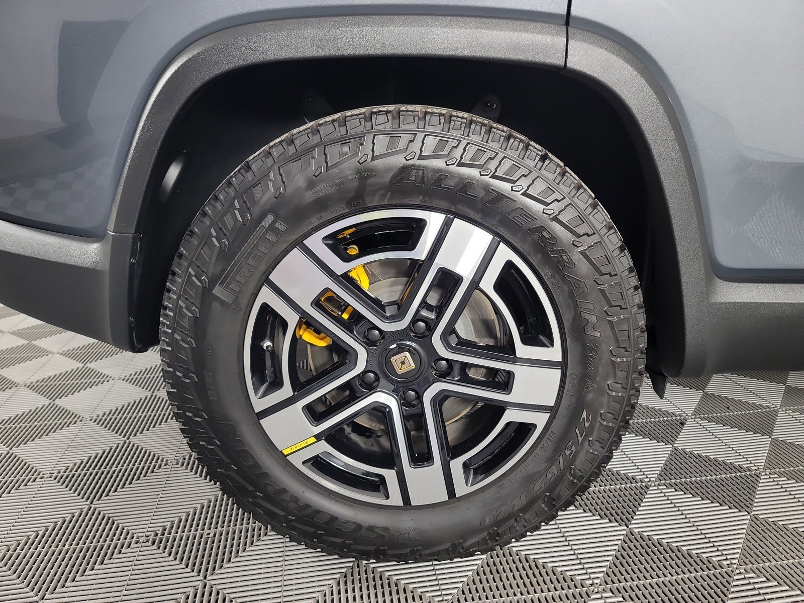 Used 2022 Rivian R1S Launch Edition image 12