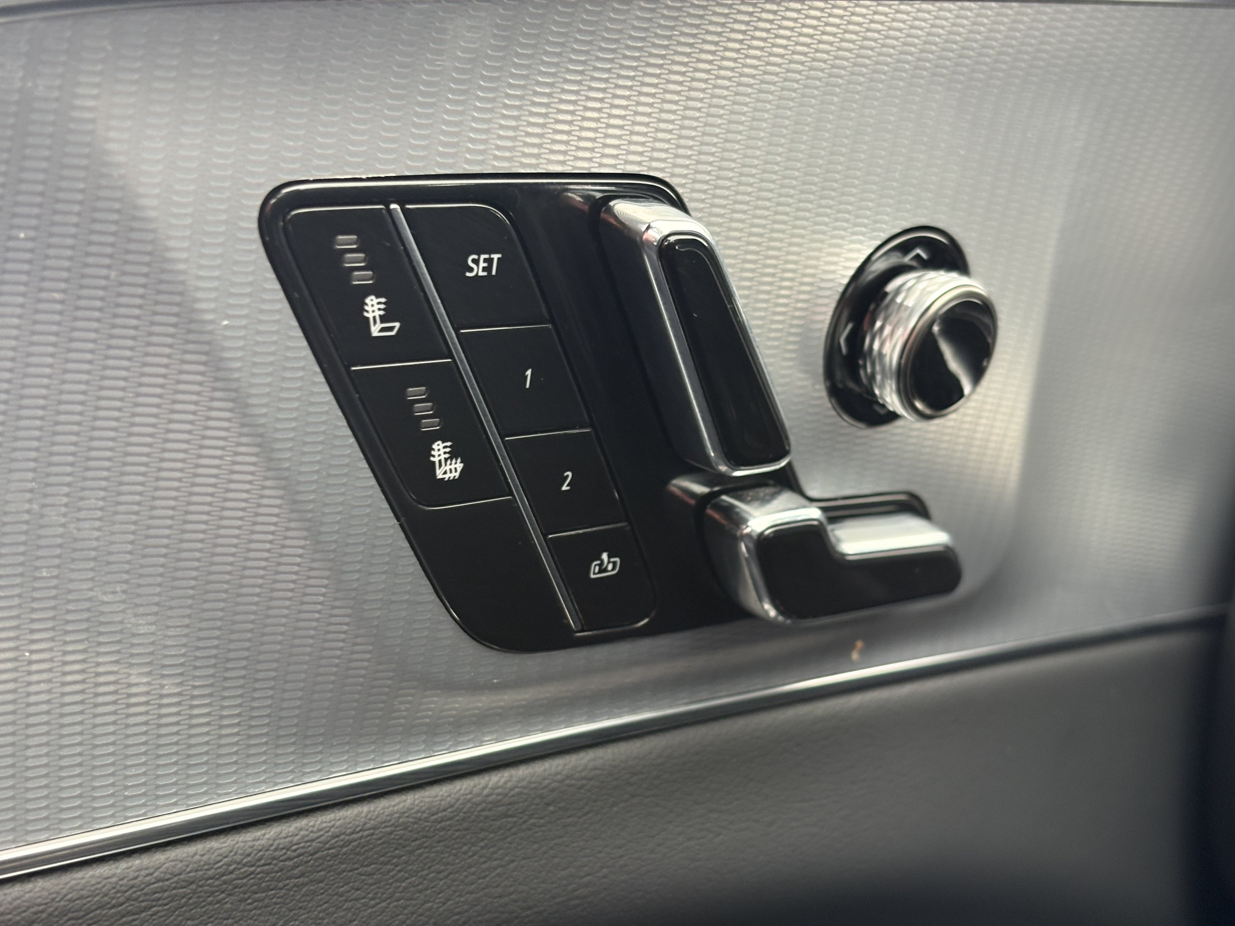 Certified 2024 Cadillac Lyriq Tech AWD/4WD image 32
