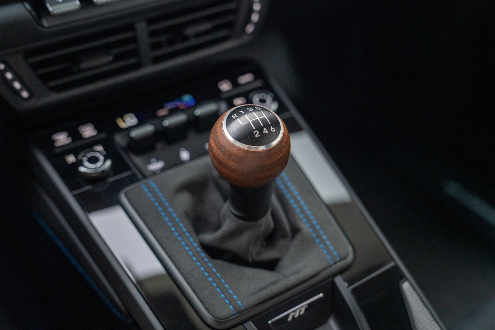 Certified 2025 Porsche 911 Carrera T RWD image 24