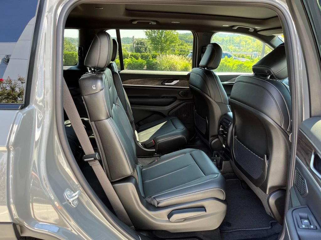 New 2027 Jeep Grand Cherokee L Limited w/ Limited Altitude Package AWD/4WD image 23