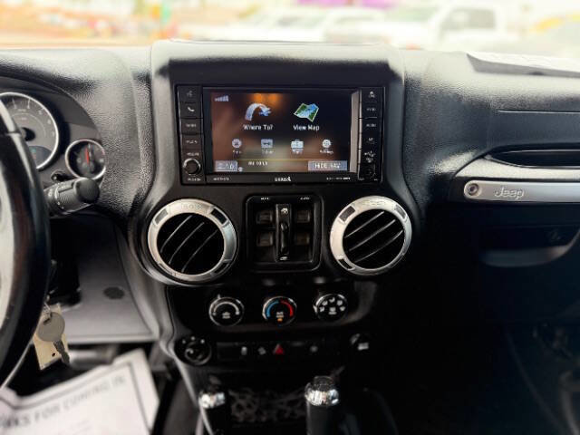 Used 2014 Jeep Wrangler Unlimited Sahara w/ Dual Top Group AWD/4WD image 12