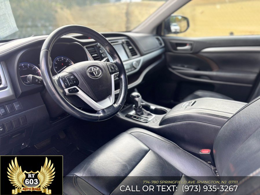 Used 2017 Toyota Highlander XLE AWD/4WD image 17