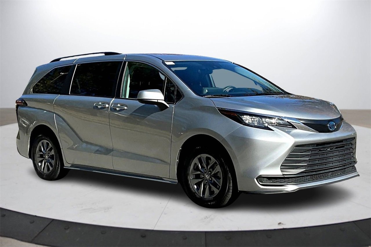 Used 2022 Toyota Sienna LE