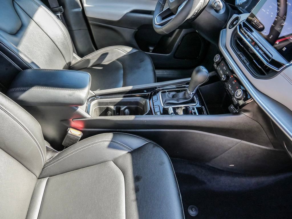 Used 2025 Jeep Compass Limited image 16