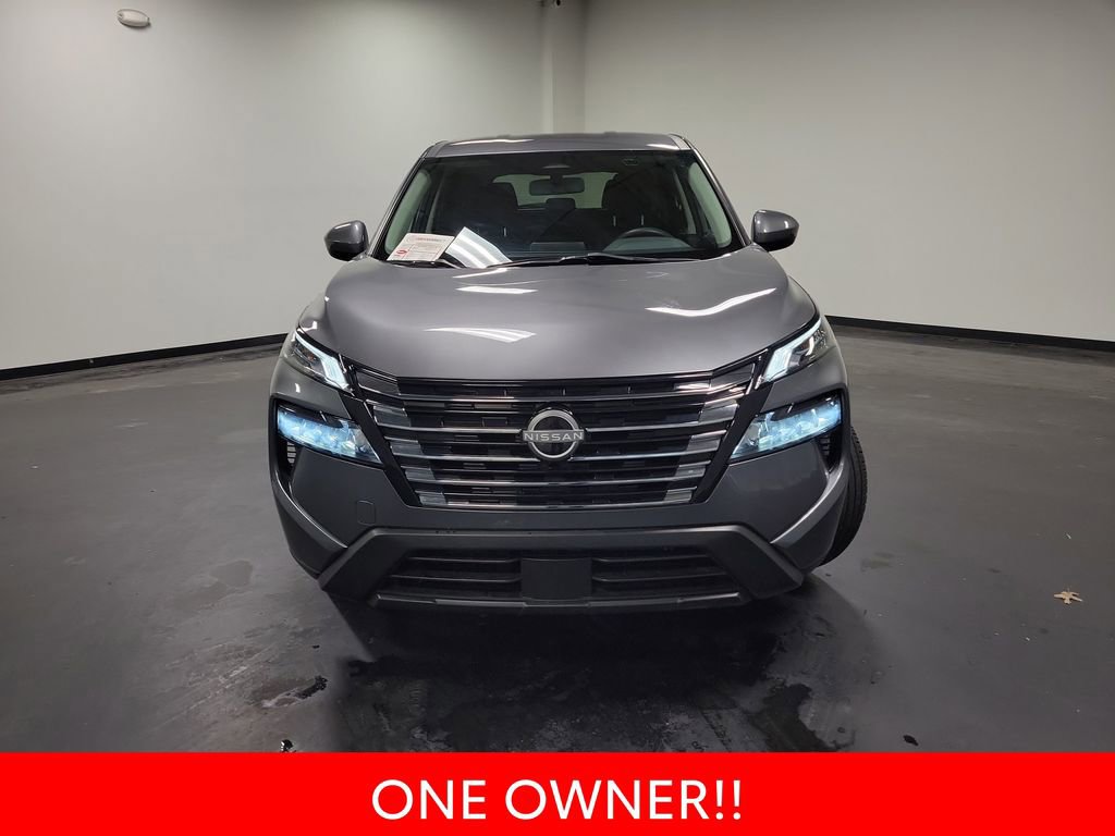 Used 2024 Nissan Rogue SV image 3