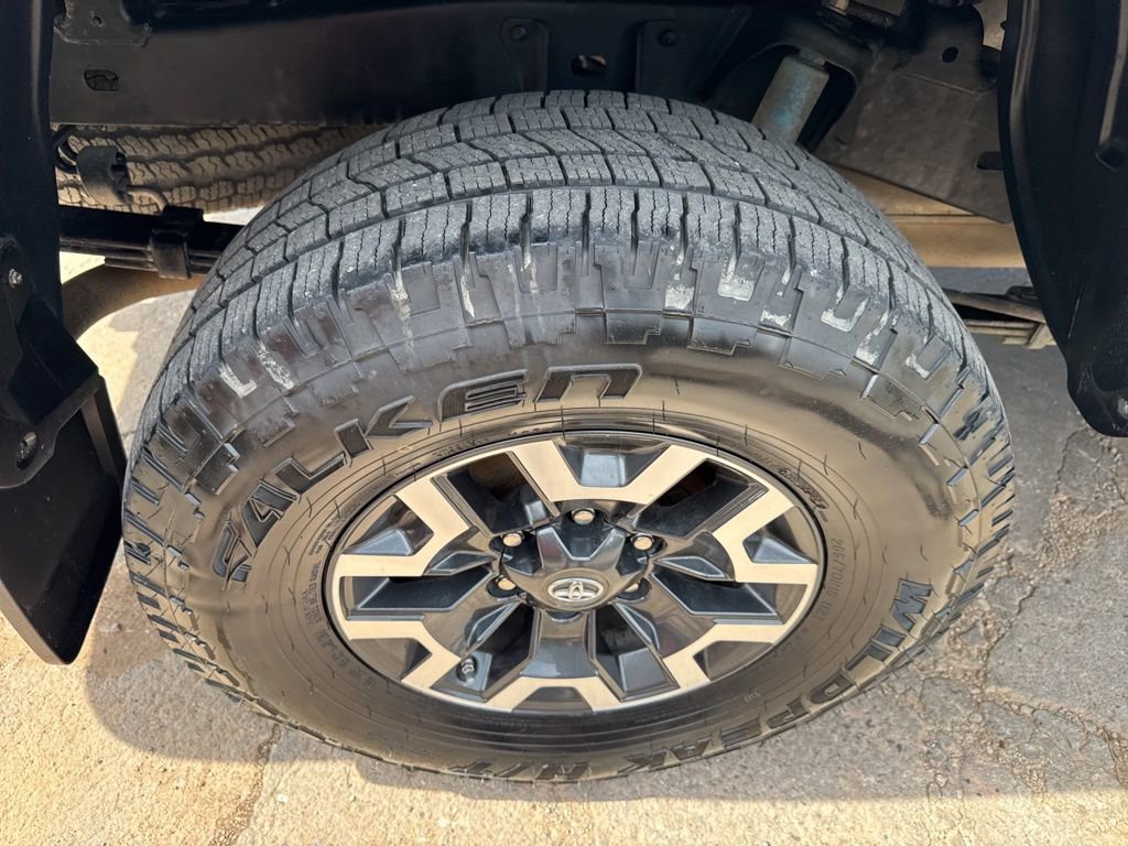 Used 2019 Toyota Tacoma TRD Off-Road w/ Technology Package AWD/4WD image 40