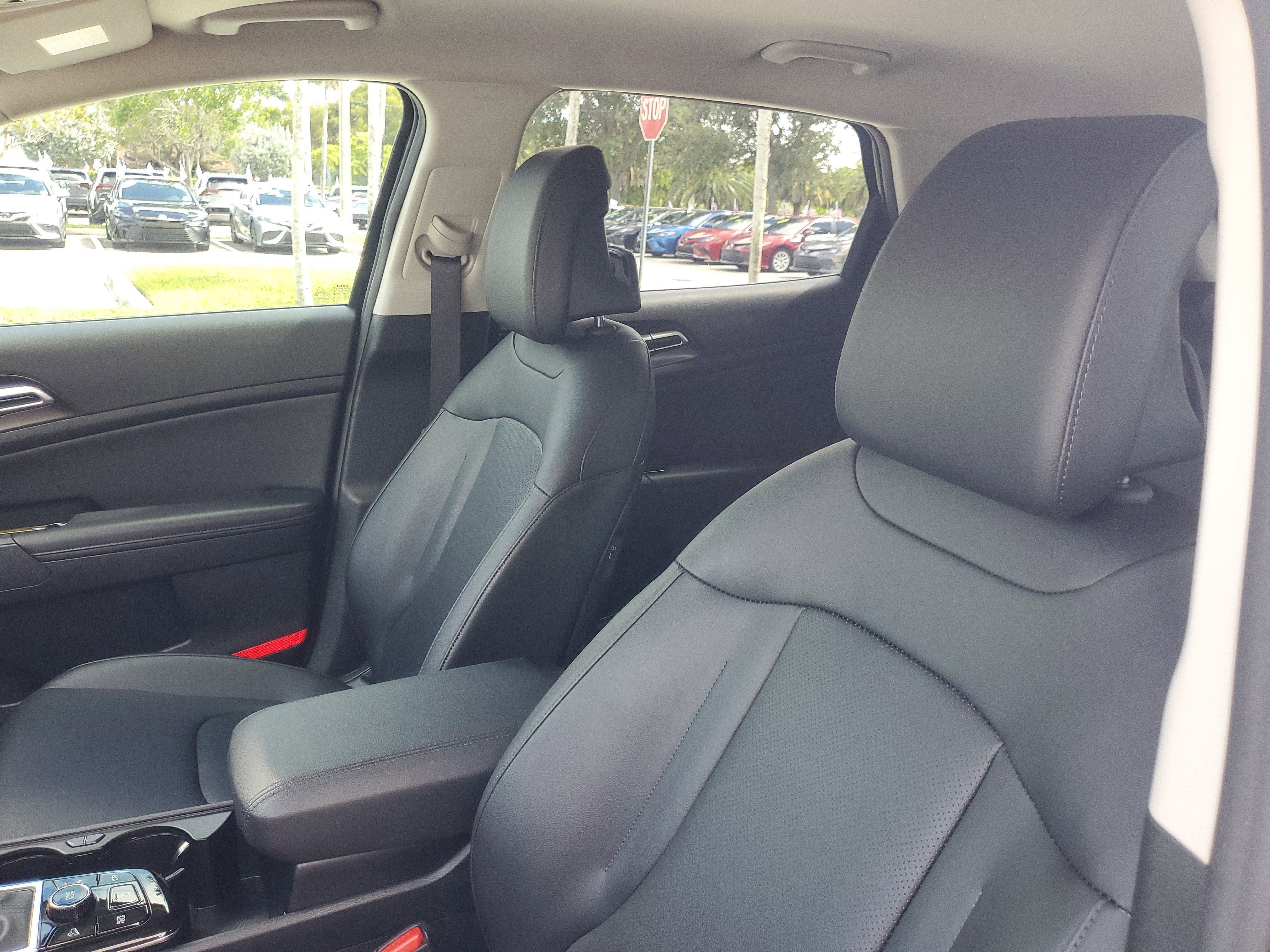 Used 2024 Kia Sportage EX image 17