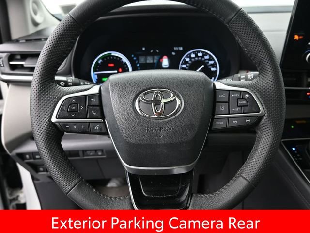 Used 2023 Toyota Sienna Limited image 12