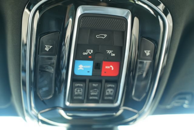 Used 2023 Jeep Grand Wagoneer Series II AWD/4WD image 39