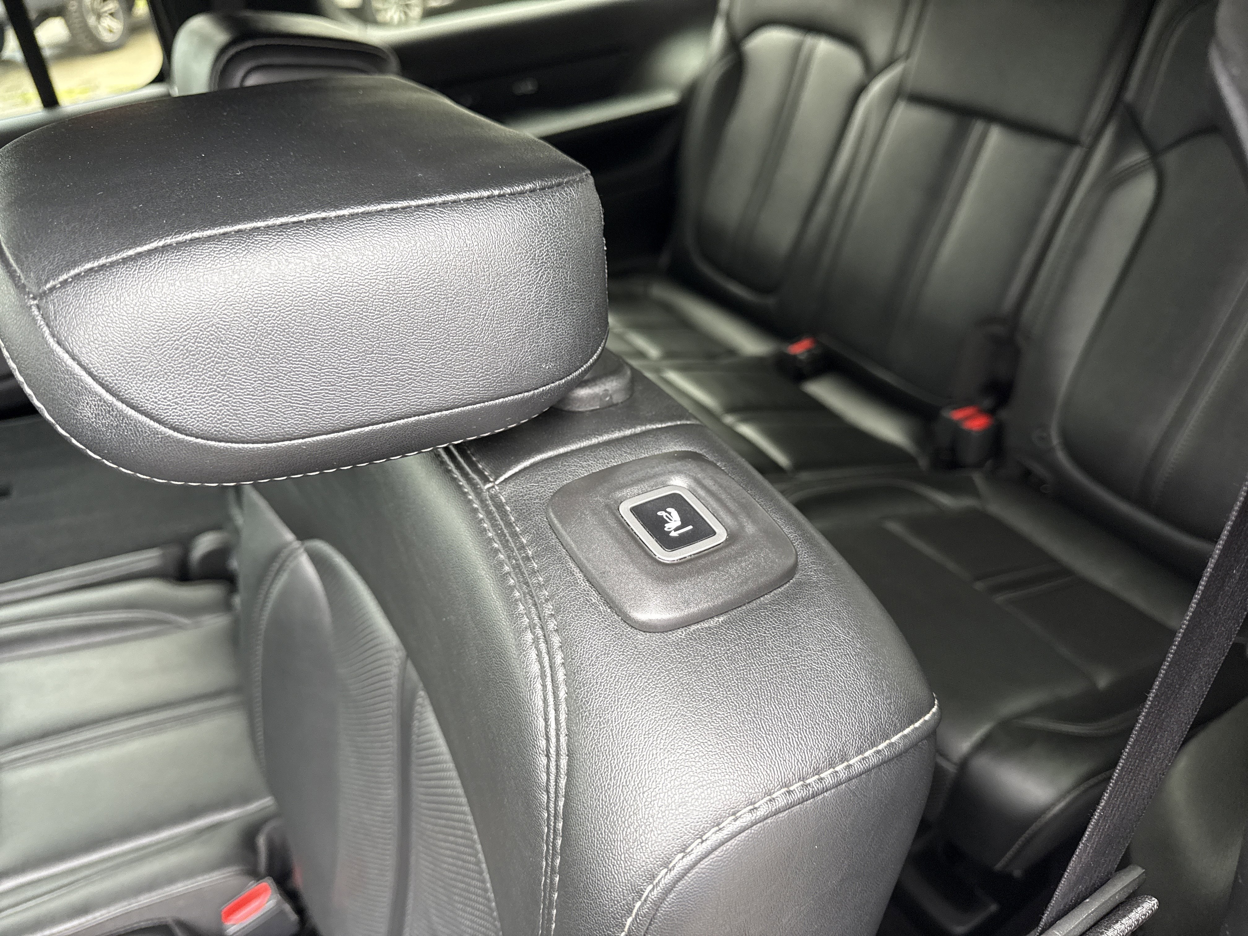 Used 2023 Jeep Wagoneer L Series III w/ Preferred Equipment Group image 11