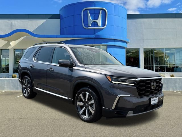 Used 2025 Honda Pilot Touring image 1