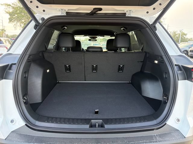 New 2027 Chevrolet Equinox LT w/ Convenience Package II FWD image 10