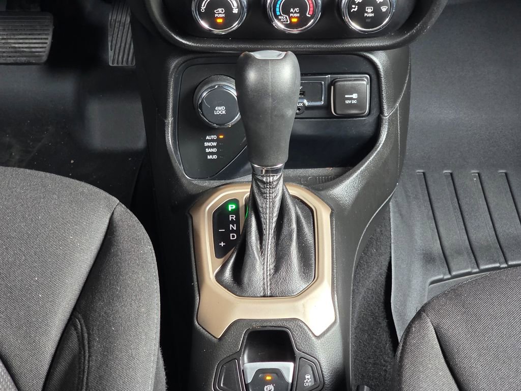 Used 2015 Jeep Renegade Latitude w/ Cold Weather Group II AWD/4WD image 15