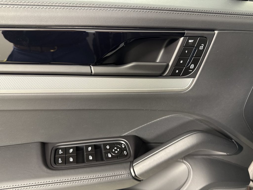 New 2026 Porsche Cayenne Coupe AWD/4WD image 33