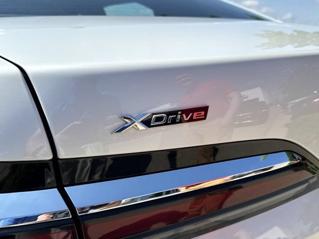Used 2025 BMW 740i xDrive AWD/4WD image 8