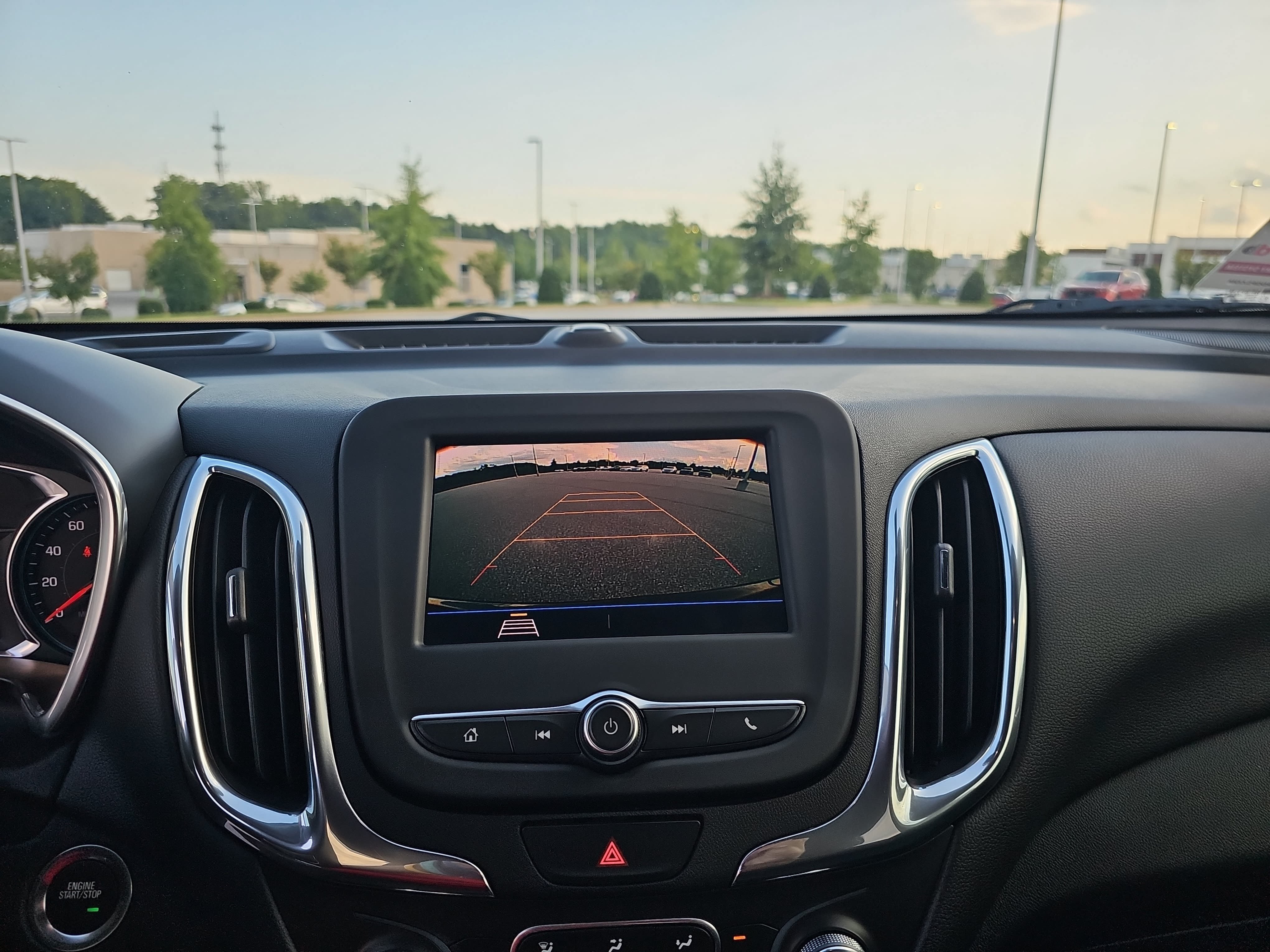 Used 2020 Chevrolet Equinox LT FWD image 24