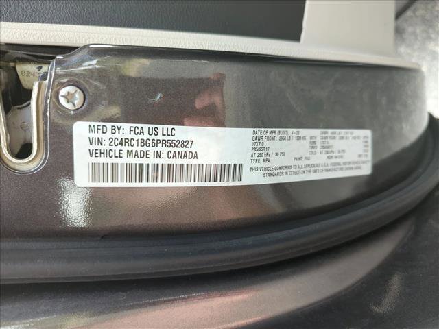 Used 2023 Chrysler Pacifica Touring-L FWD image 15