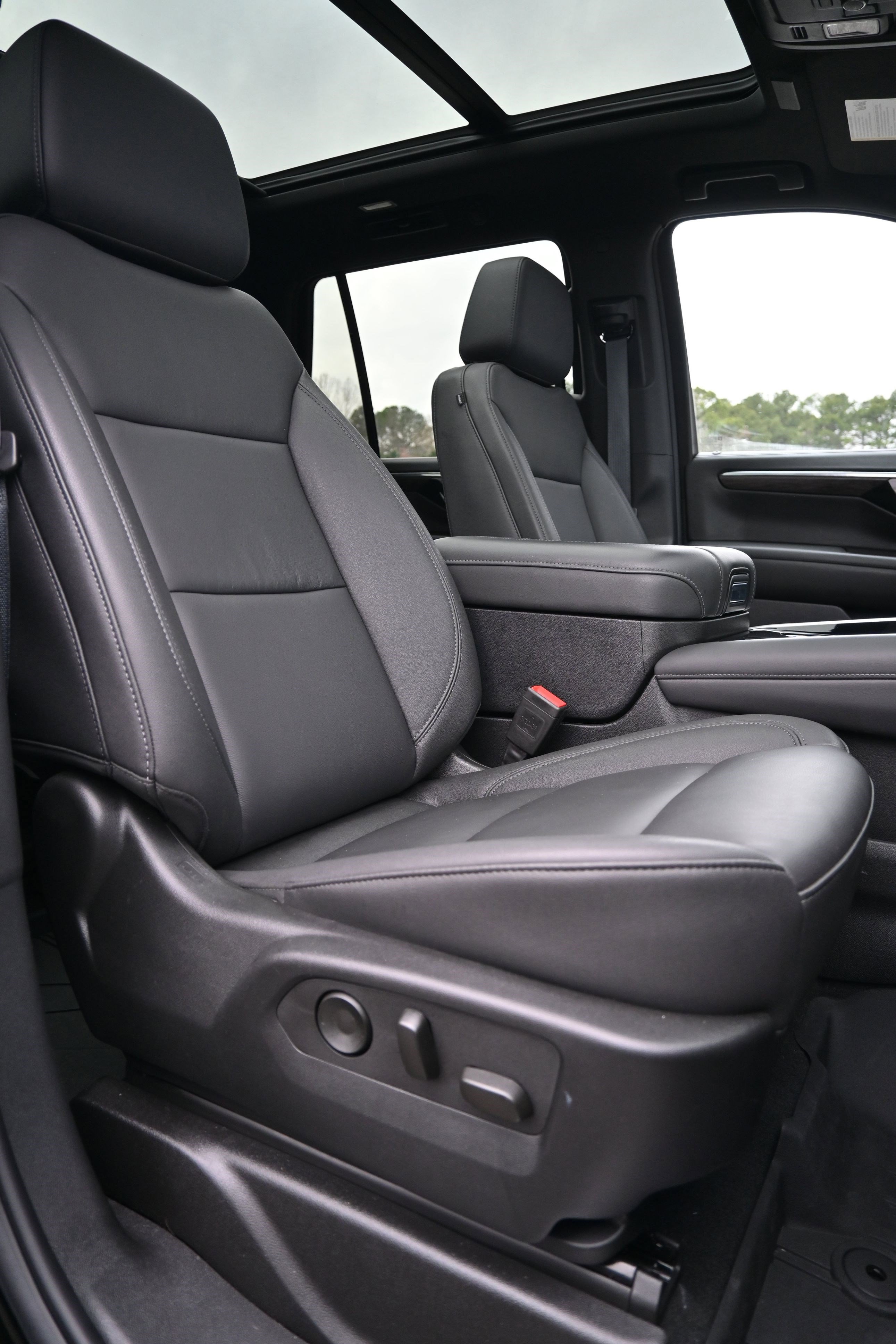 Used 2025 Chevrolet Tahoe Z71 w/ Z71 Off-Road Package image 33