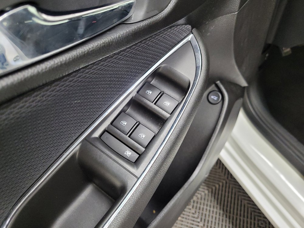 Used 2018 Chevrolet Cruze LS FWD image 27