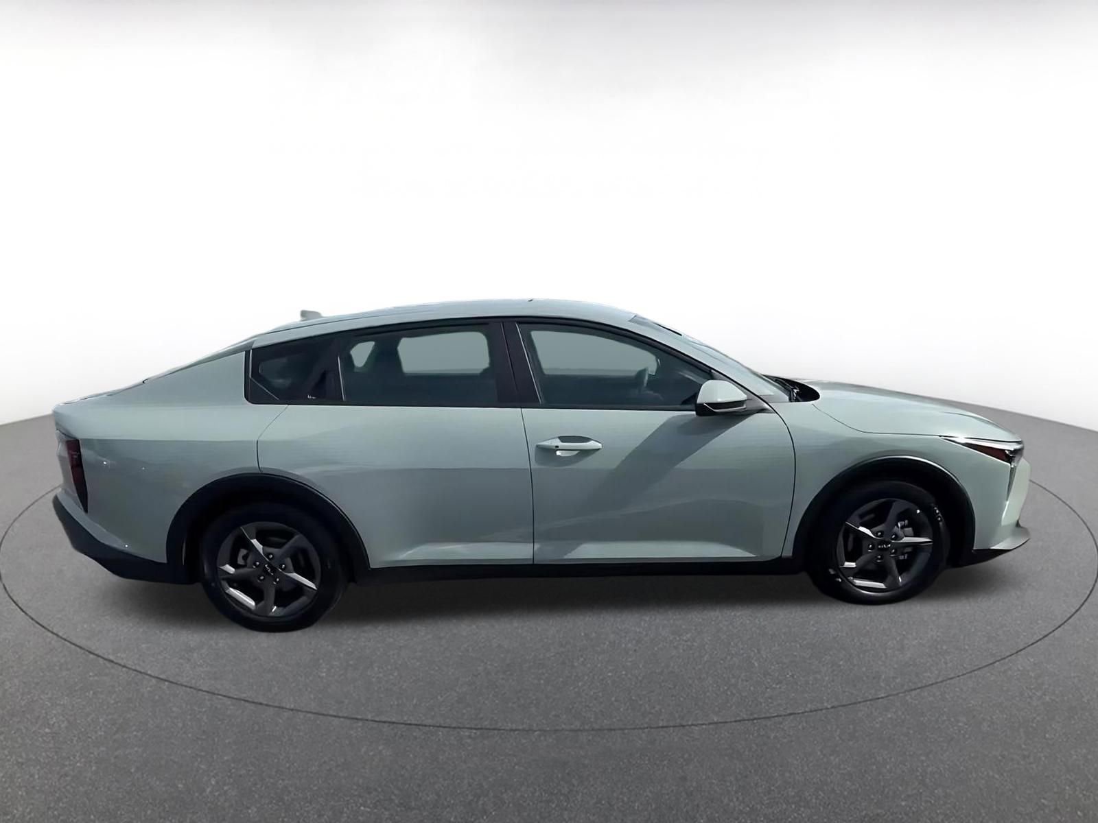 Used 2025 Kia K4 LXS image 16