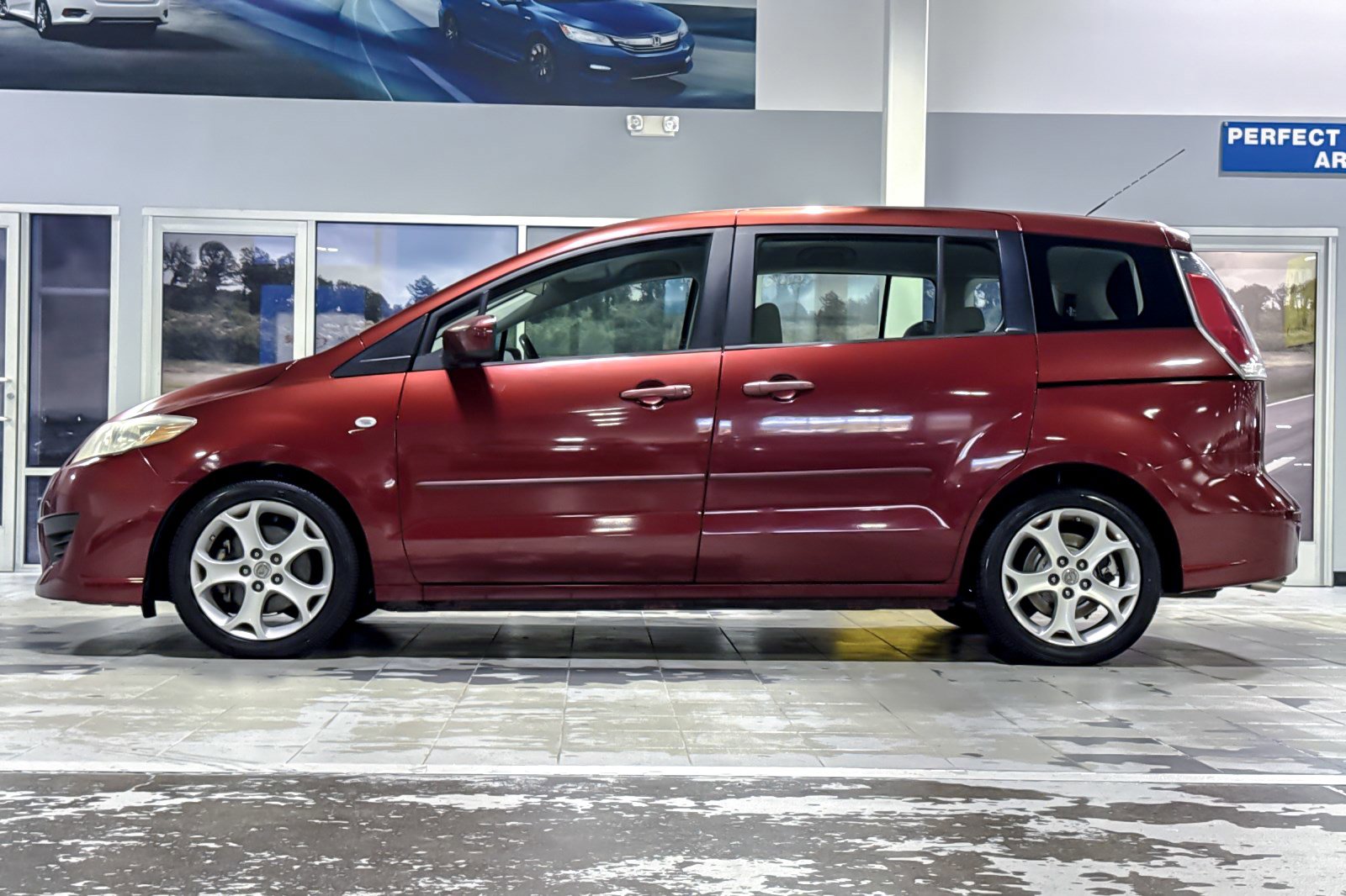 Used 2009 MAZDA MAZDA5 Sport FWD image 2