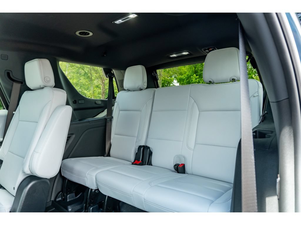 Used 2025 Chevrolet Tahoe Premier AWD/4WD image 14