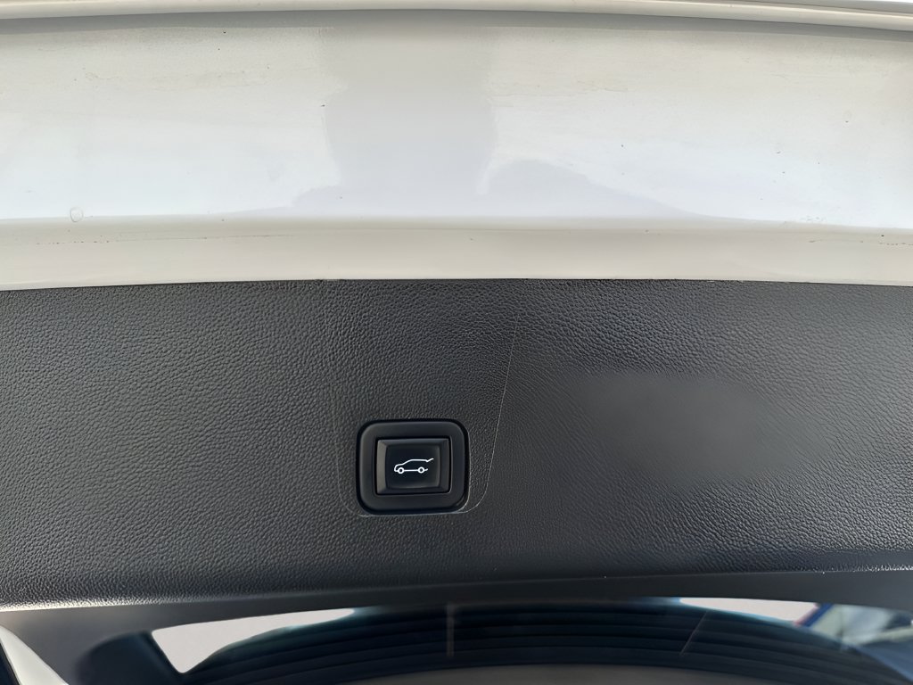 Used 2023 Chevrolet Traverse RS w/ LPO, Floor Liner Package AWD/4WD image 32