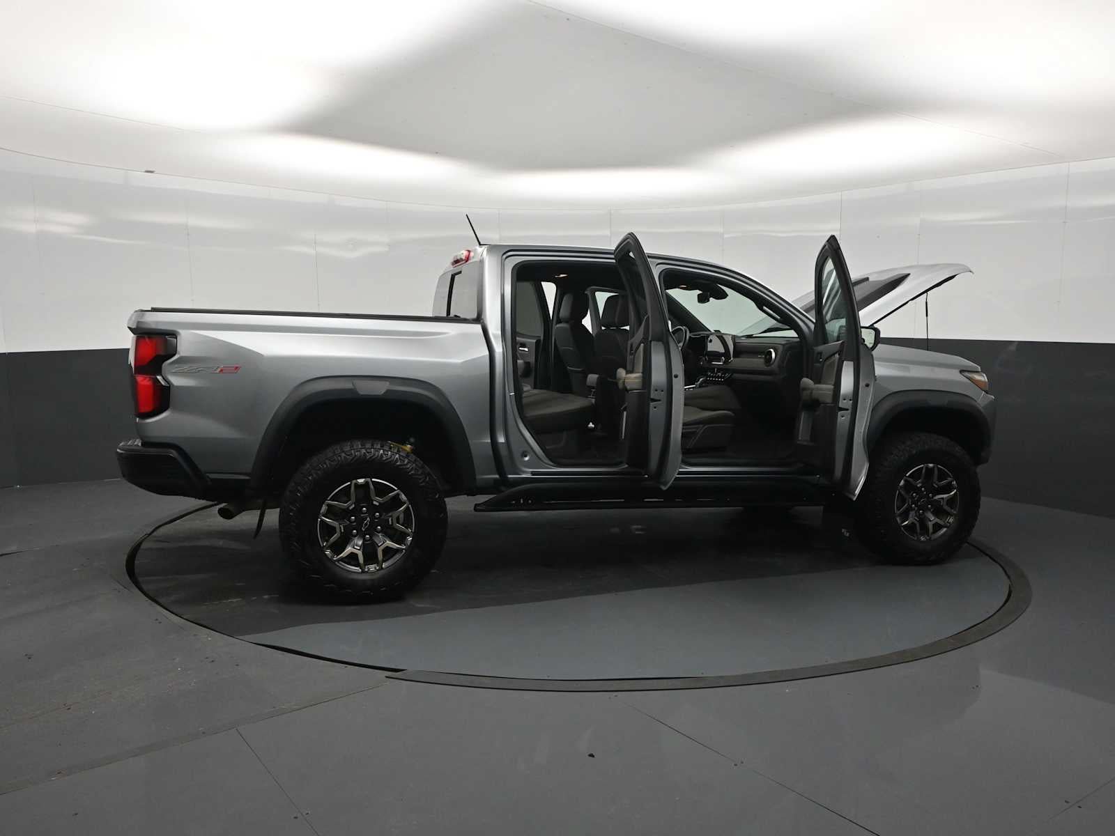 Used 2024 Chevrolet Colorado ZR2 w/ ZR2 Convenience Package III AWD/4WD image 28
