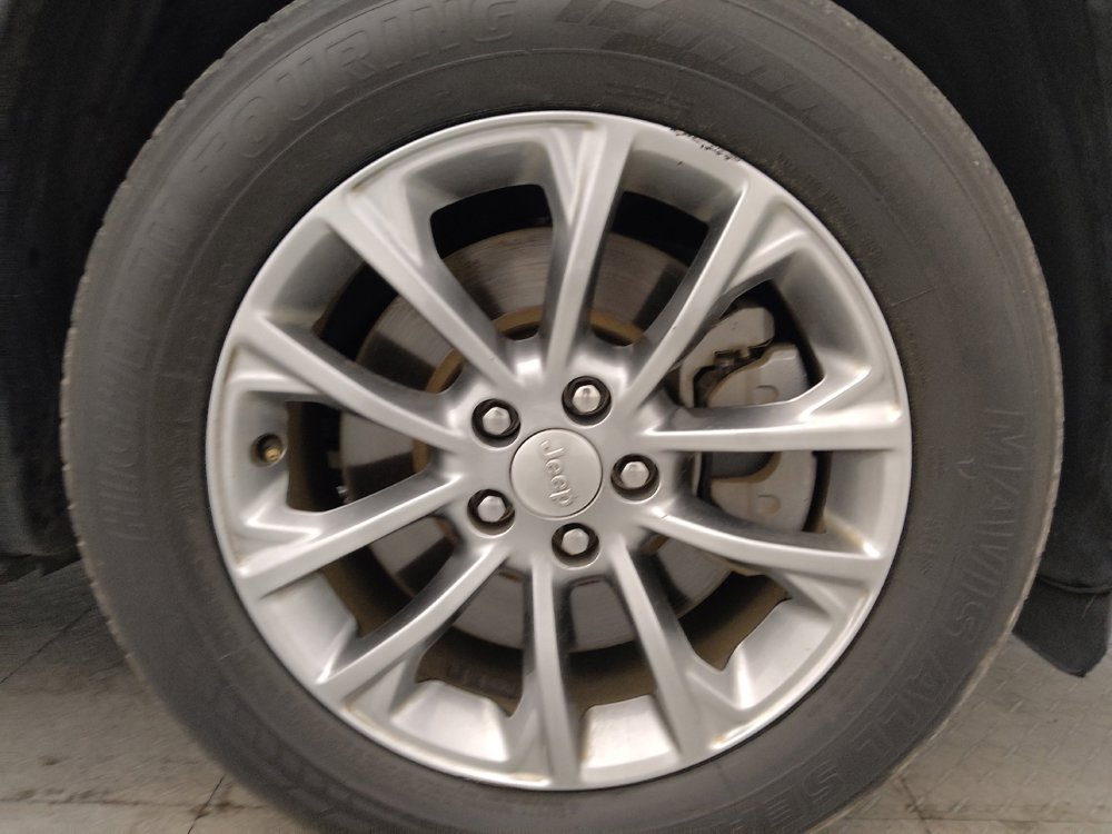 Used 2020 Jeep Cherokee Latitude Plus w/ Comfort/Convenience Group FWD image 31