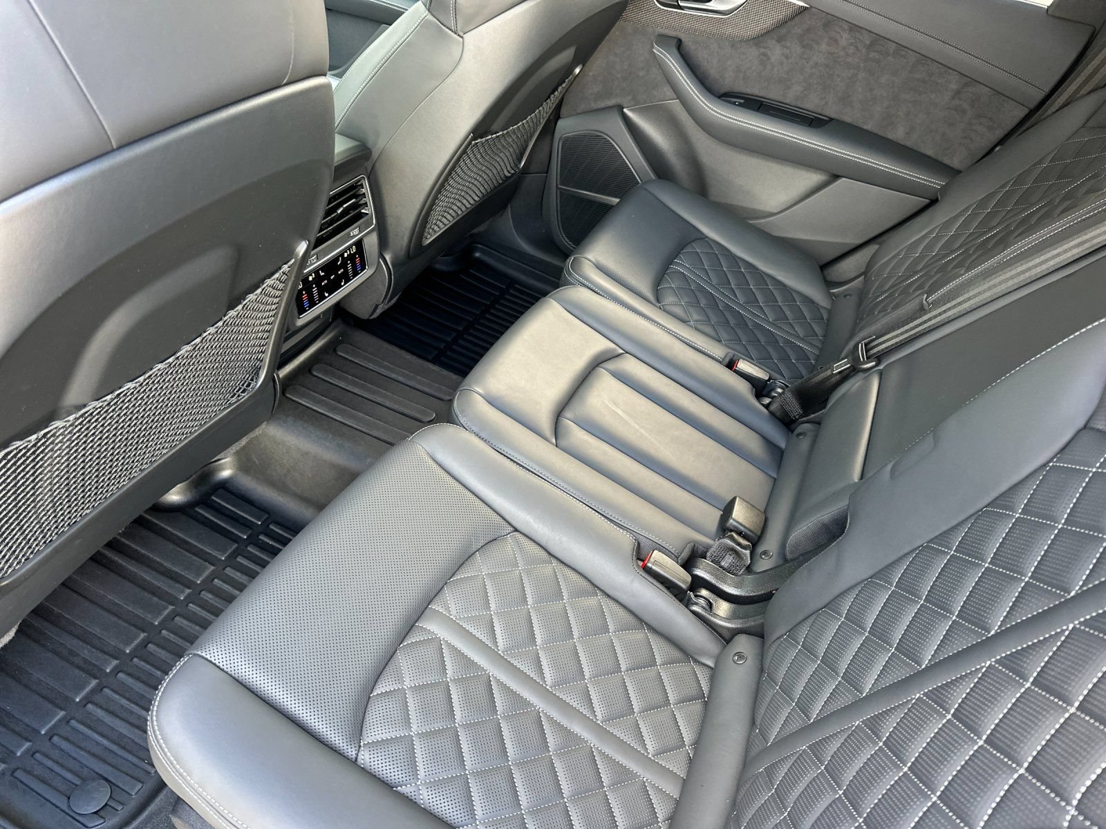 Used 2024 Audi SQ7 Prestige AWD/4WD image 12