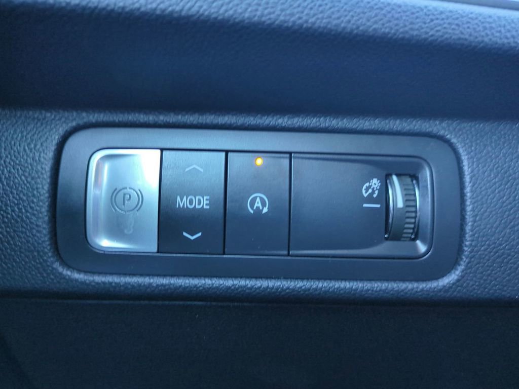 Used 2025 Chevrolet Traverse LT image 30