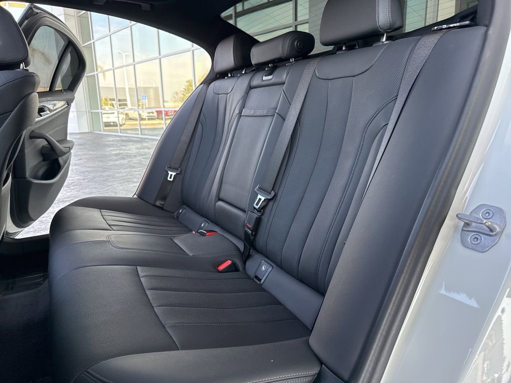 Used 2023 BMW 530e xDrive w/ Convenience Package image 12