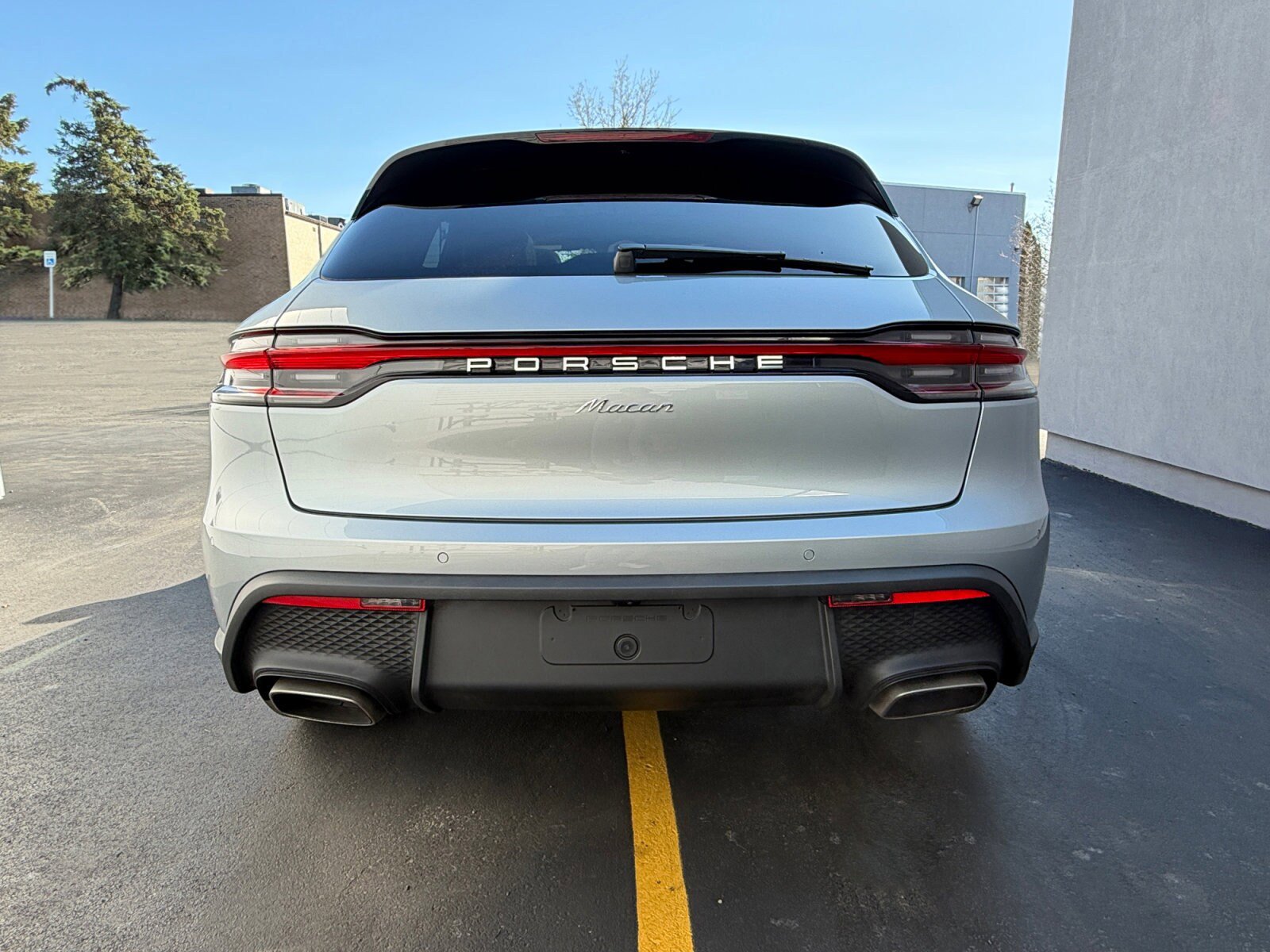 Certified 2025 Porsche Macan AWD/4WD image 14