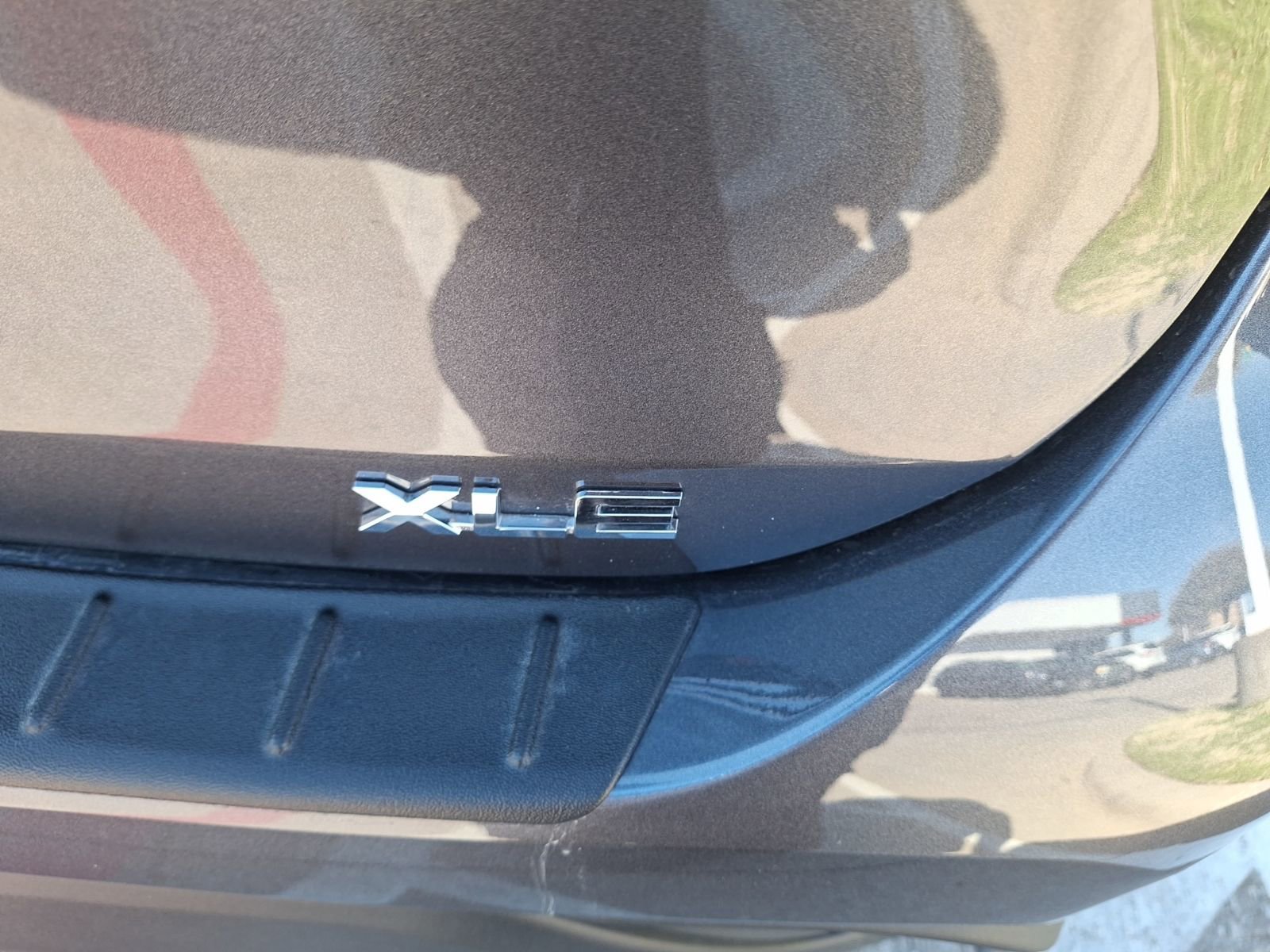 Used 2024 Toyota Highlander XLE FWD image 12