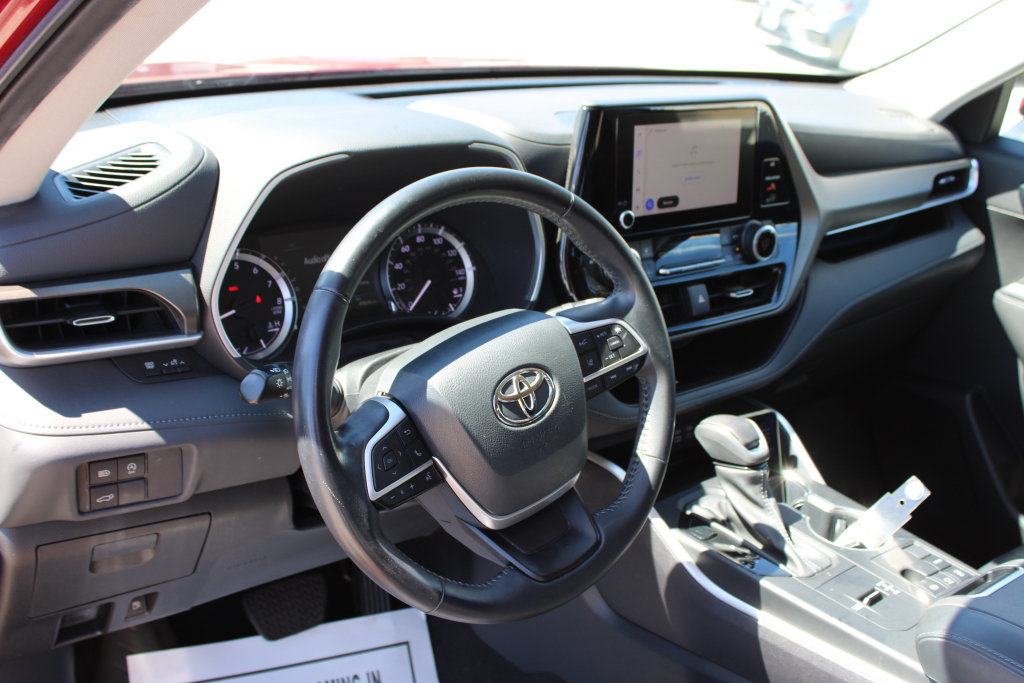 Used 2023 Toyota Highlander XLE FWD image 32