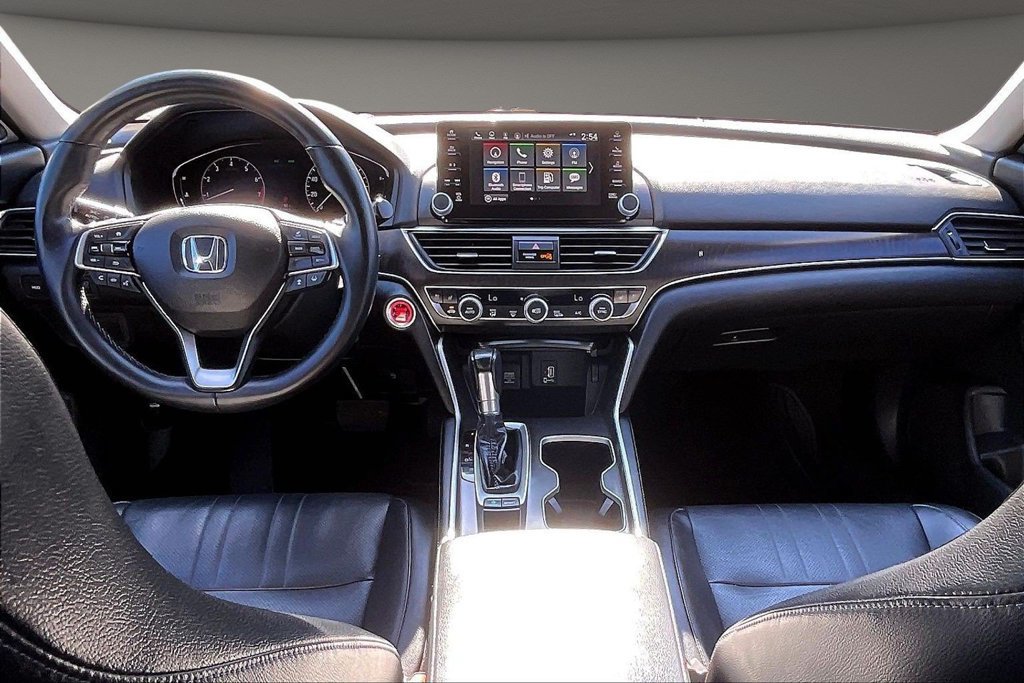 Used 2018 Honda Accord Touring image 10