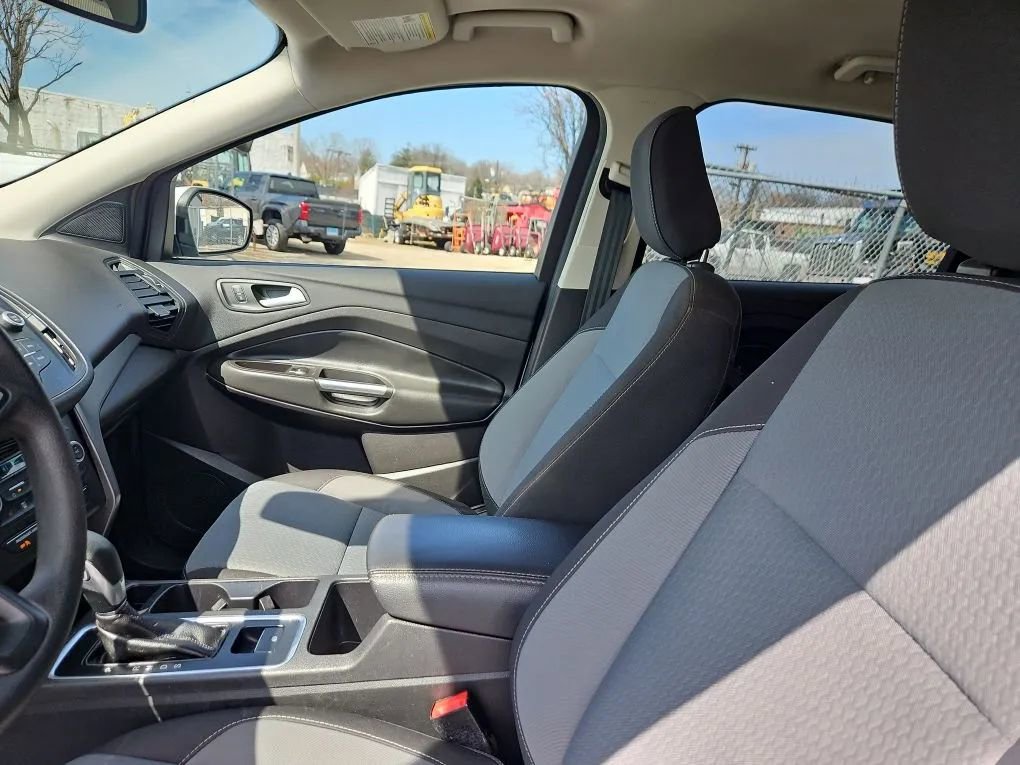 Used 2018 Ford Escape SE w/ Ford Safe & Smart Package FWD image 19