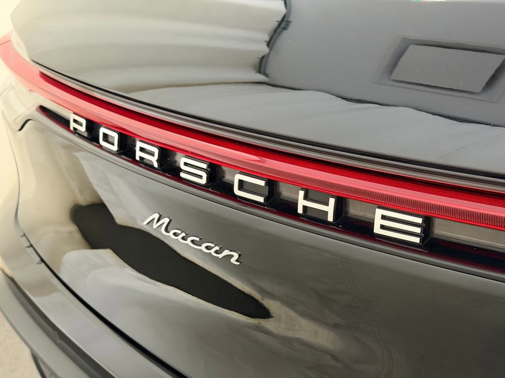 Used 2025 Porsche Macan AWD/4WD image 25
