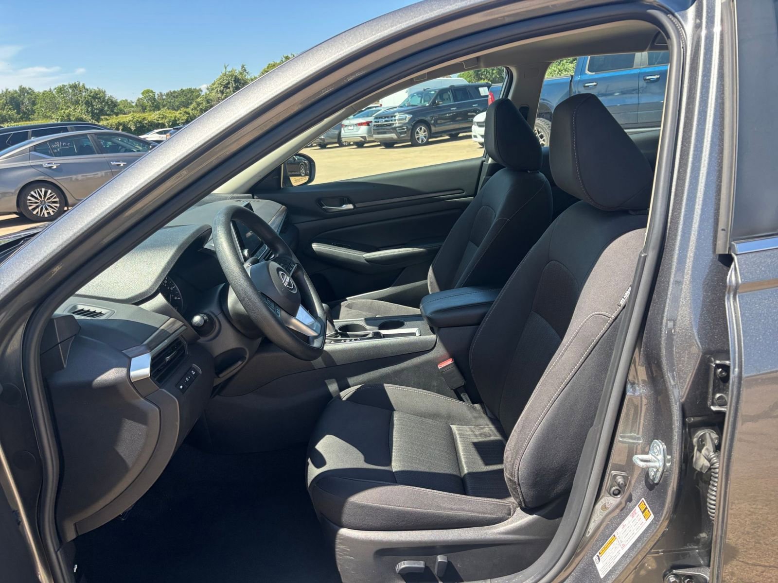 Used 2025 Nissan Altima 2.5 SV FWD image 27