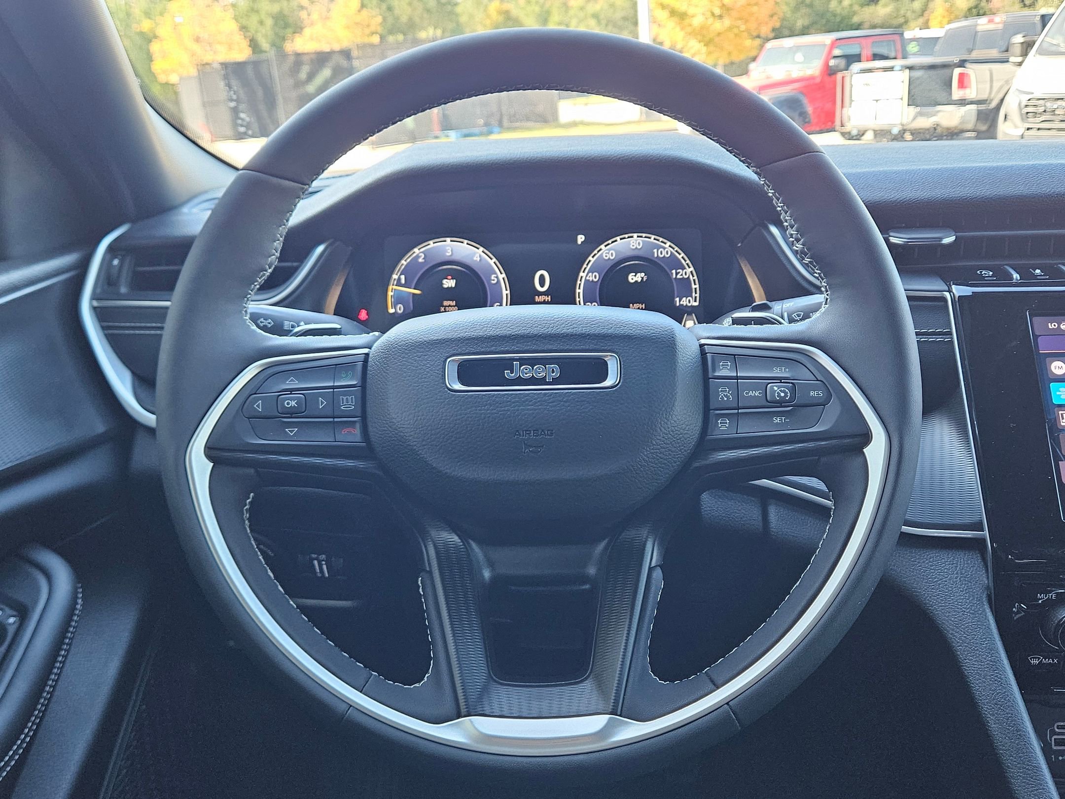 Used 2025 Jeep Grand Cherokee Laredo X w/ Luxury Tech Group I image 16