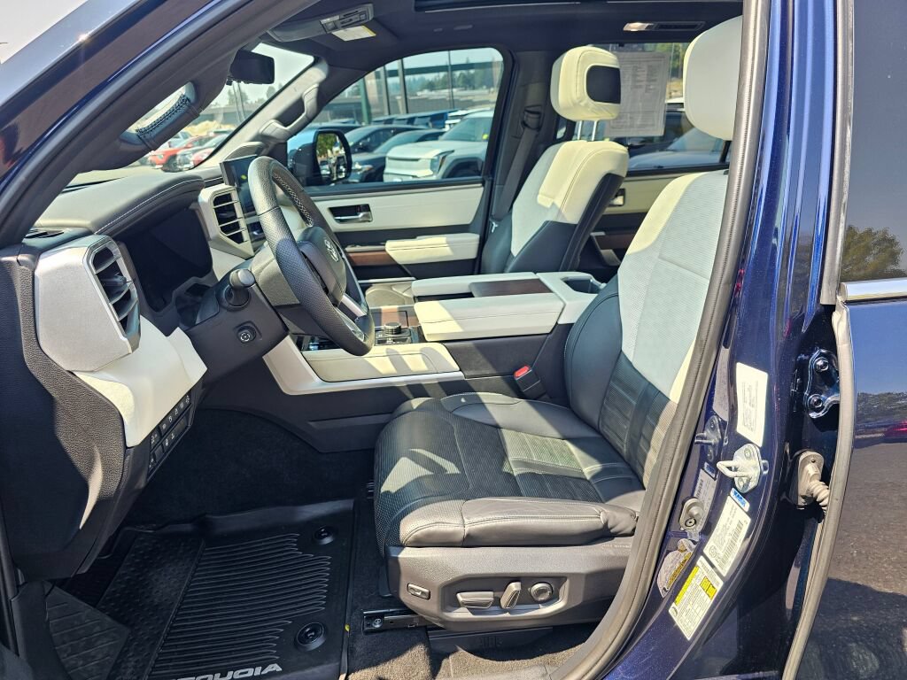Used 2023 Toyota Sequoia Platinum AWD/4WD image 21