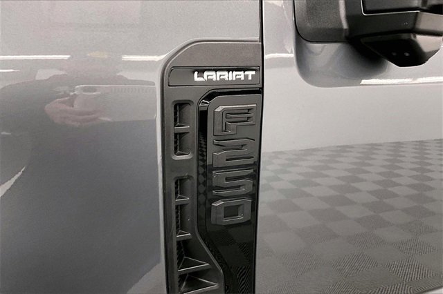 Used 2024 Ford F250 Lariat w/ Black Appearance Package image 8