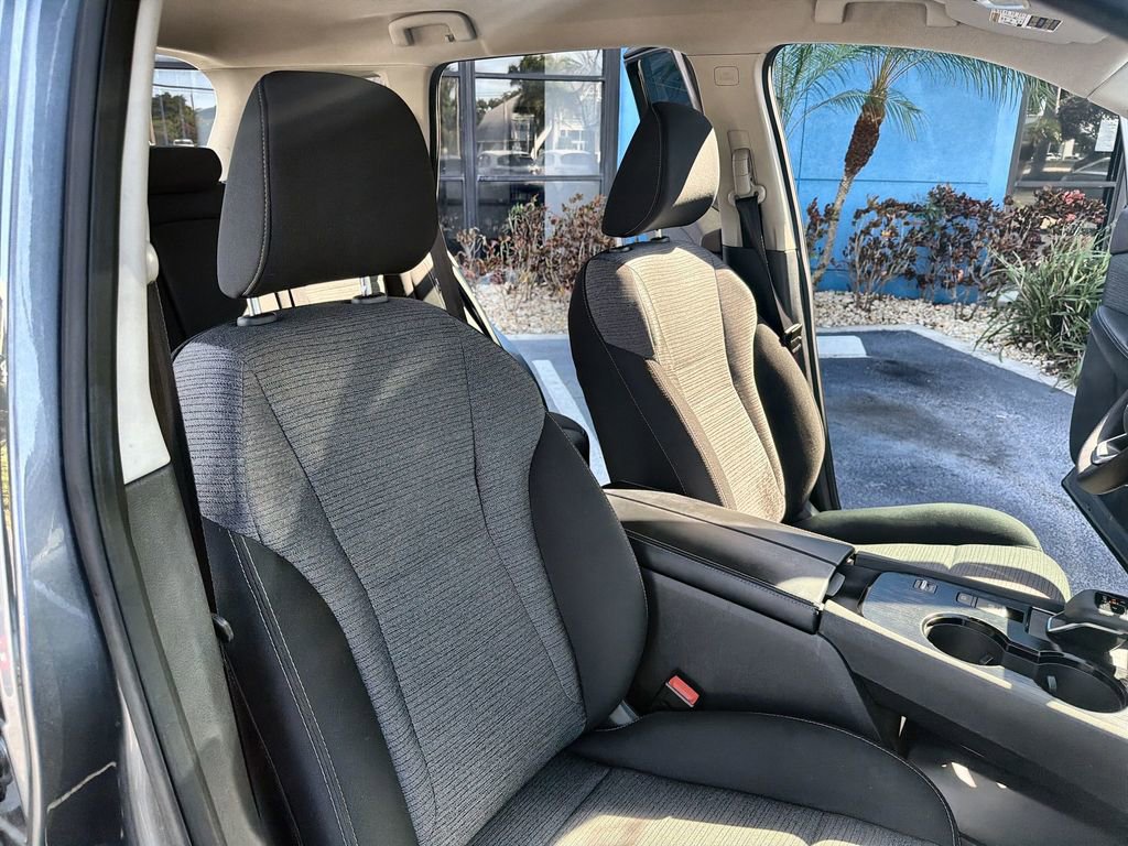 Used 2023 Nissan Rogue SV image 34