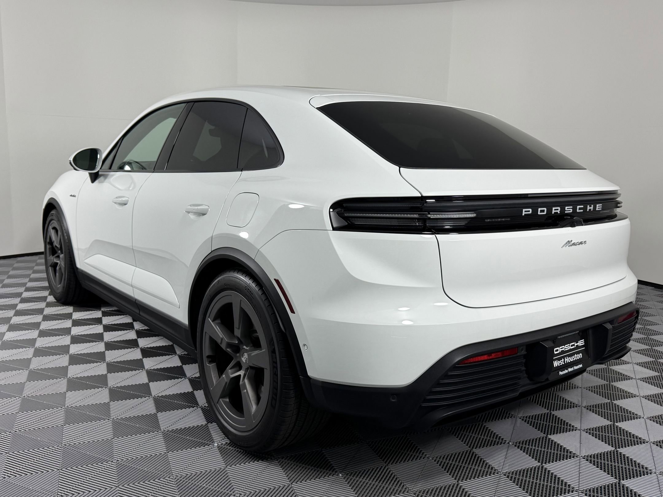 New 2025 Porsche Macan Electric image 3