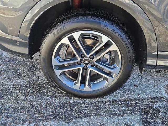 Certified 2025 Audi Q5 Premium w/ Convenience Package AWD/4WD image 9
