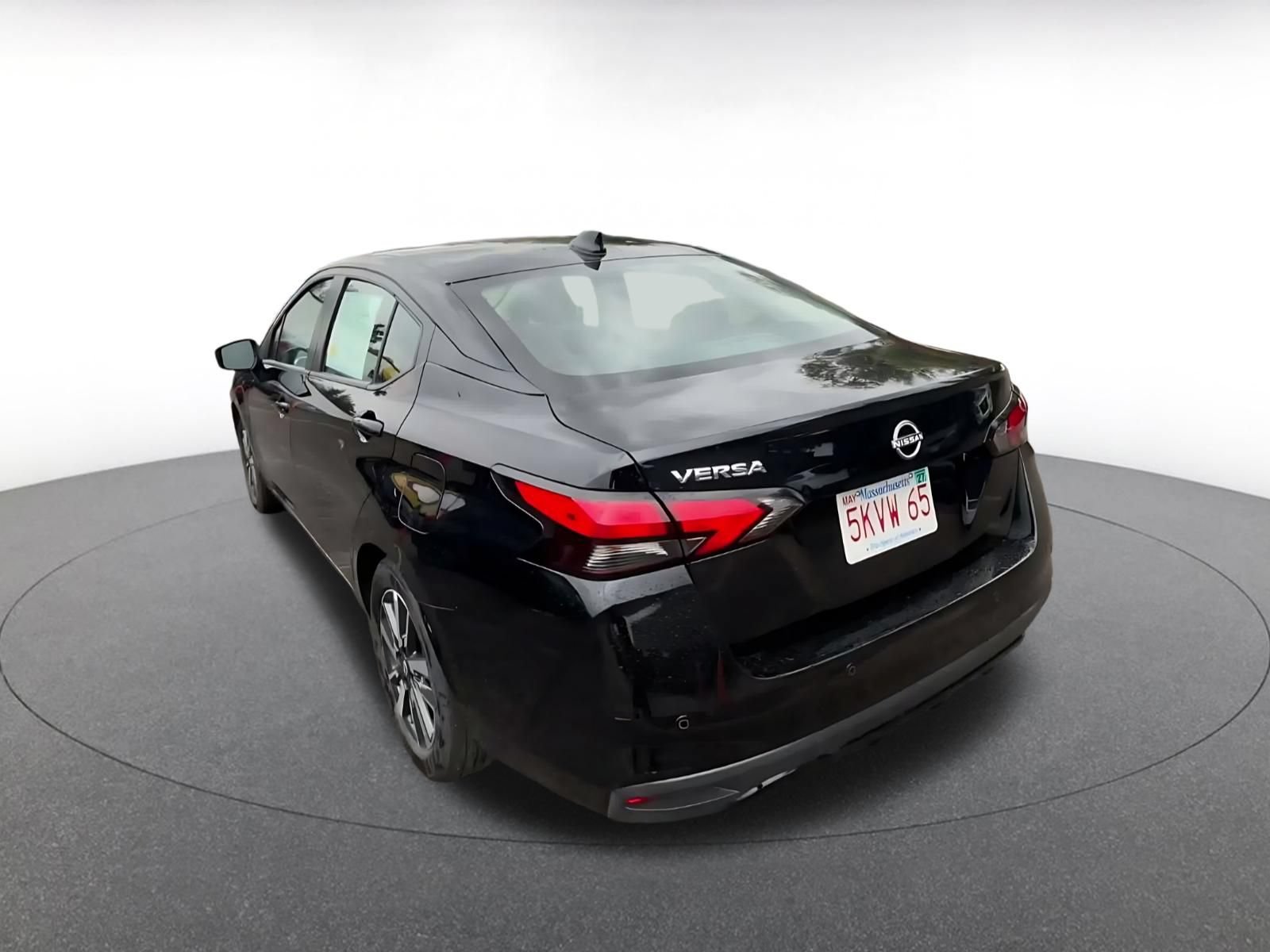 Used 2025 Nissan Versa SV FWD image 10