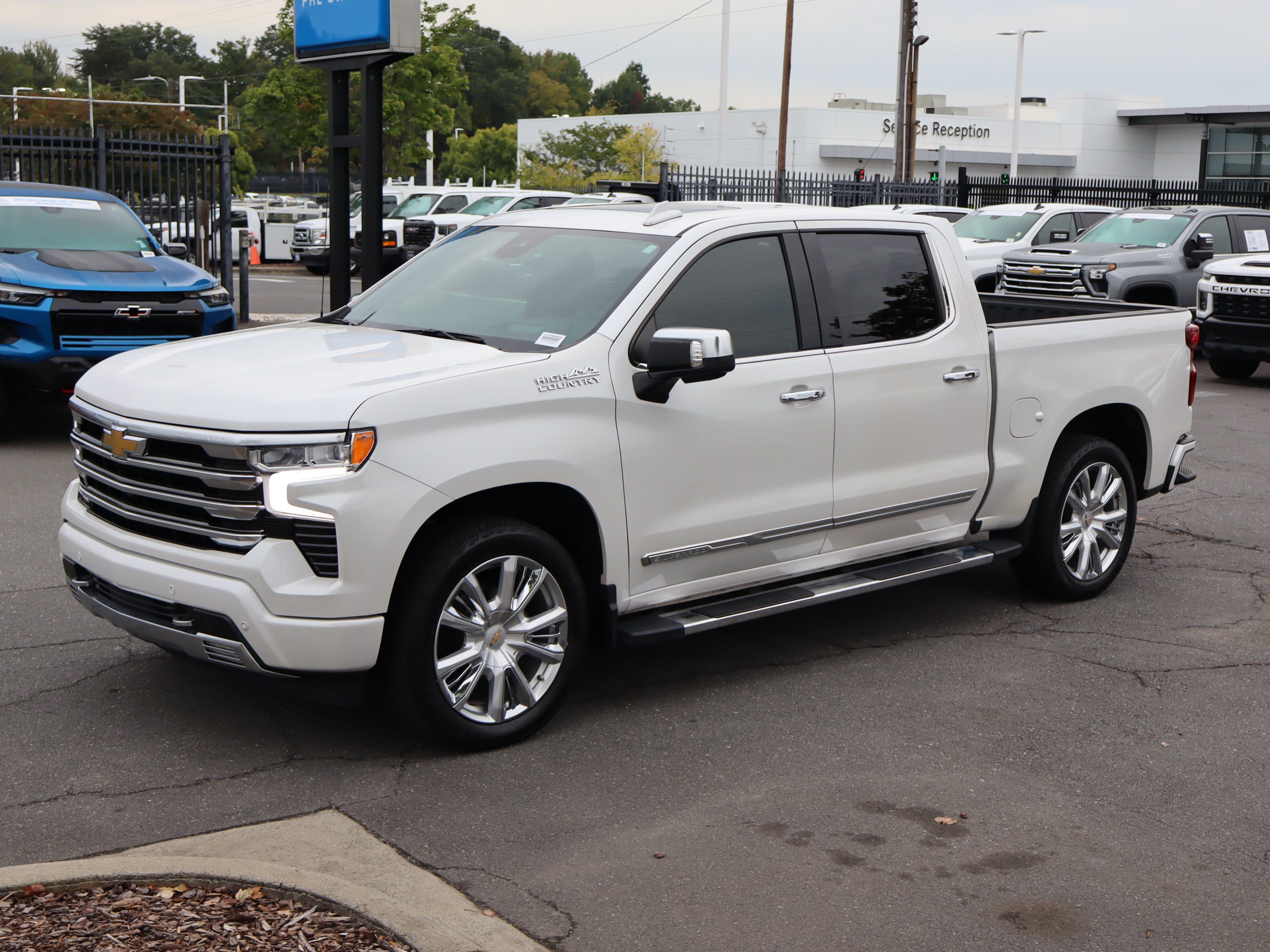 Used 2023 Chevrolet Silverado 1500 High Country w/ High Country Premium Package AWD/4WD image 5