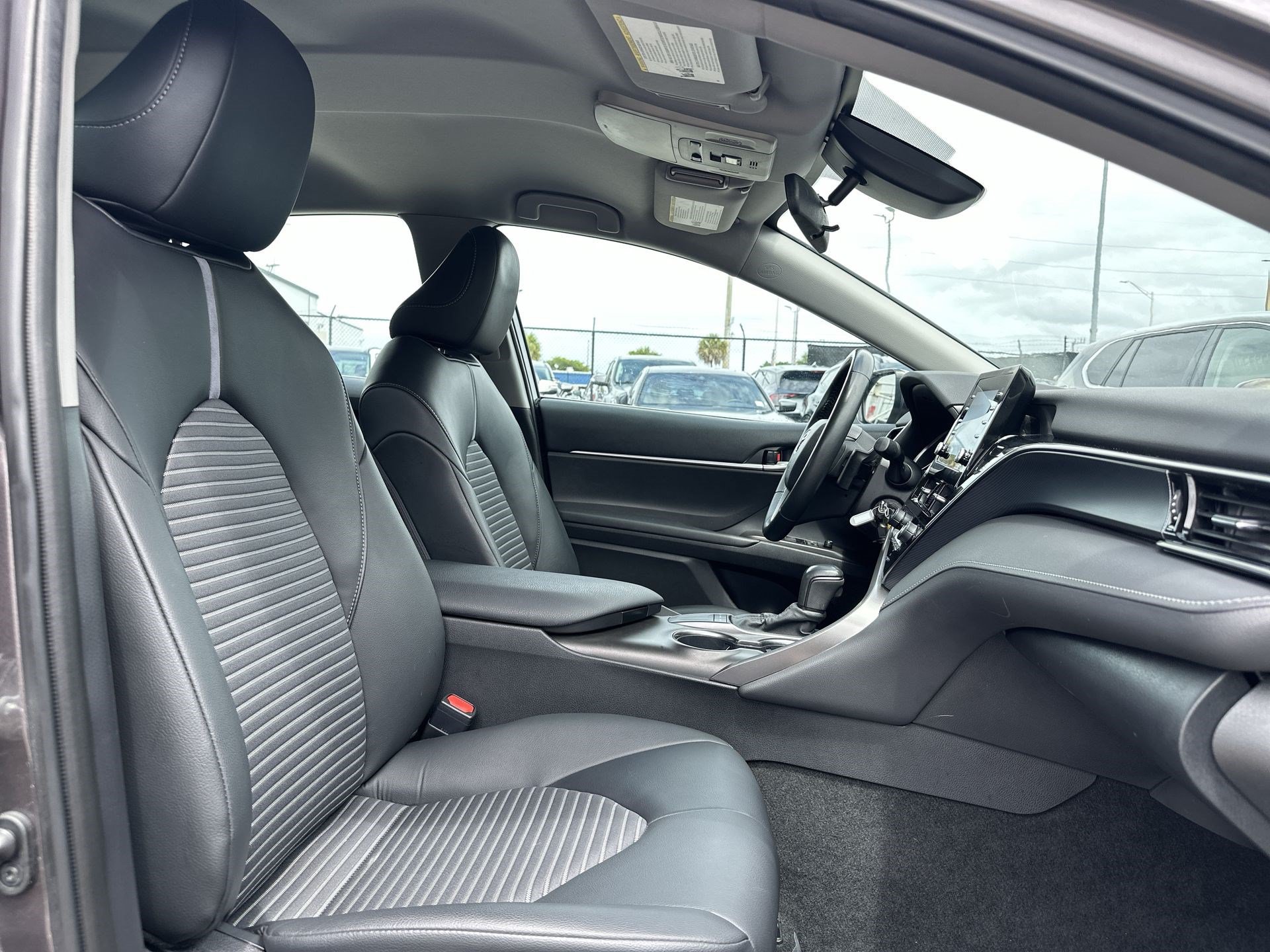 Used 2022 Toyota Camry SE FWD image 23